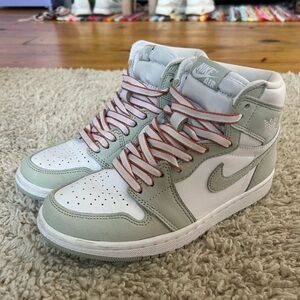 Wmns Air Jordan 1 Retro High OG 'Seafoam'